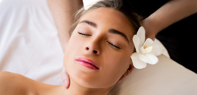 Chloemassage0447 670X325